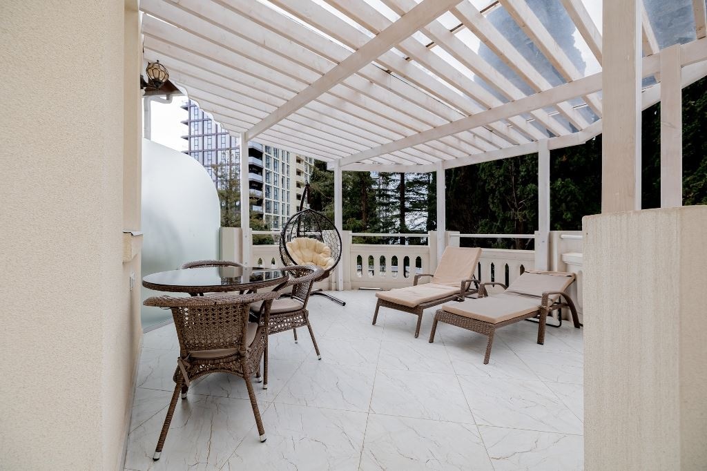 rooms-luxe-with-balcony