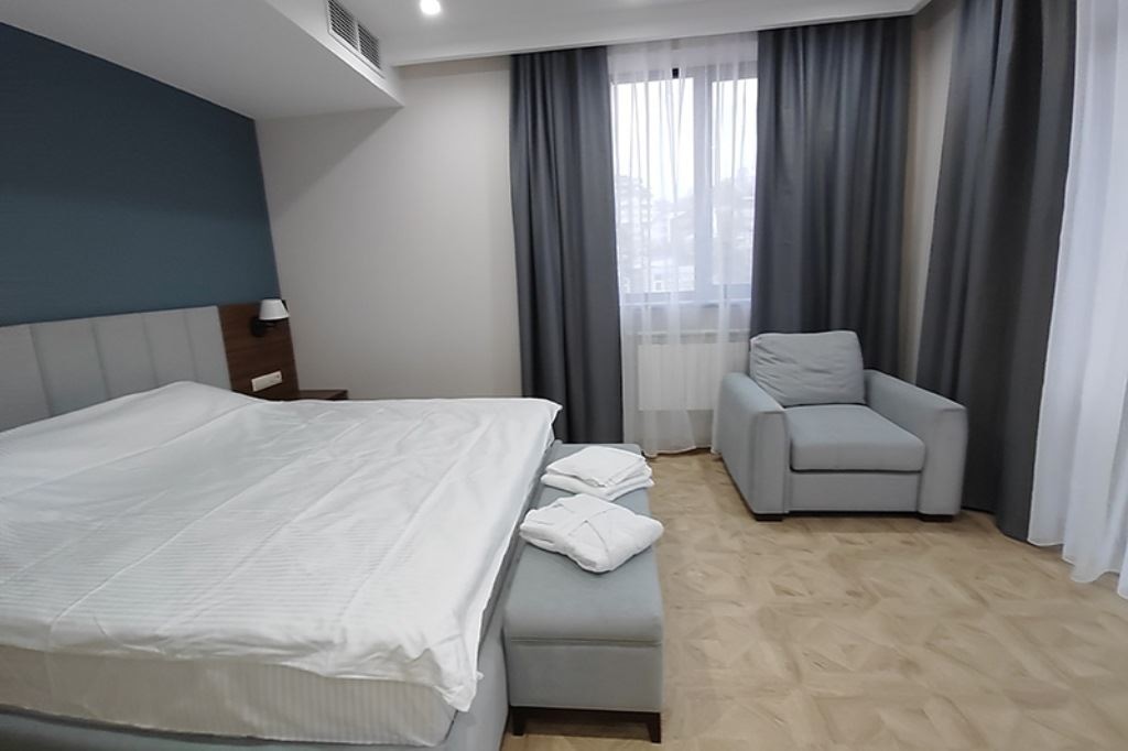 rooms-studio-balcony