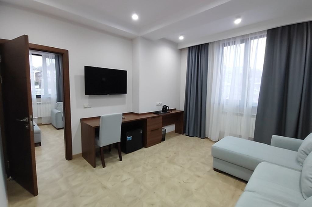 rooms-studio-balcony