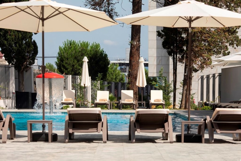 отели в адлере с бассейном