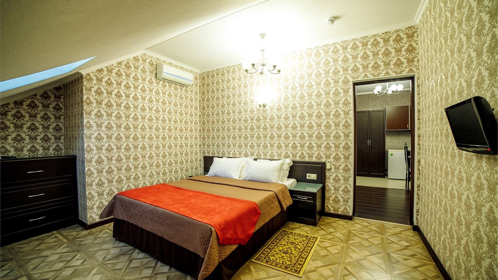 rooms-апартамент-мансардный-этаж