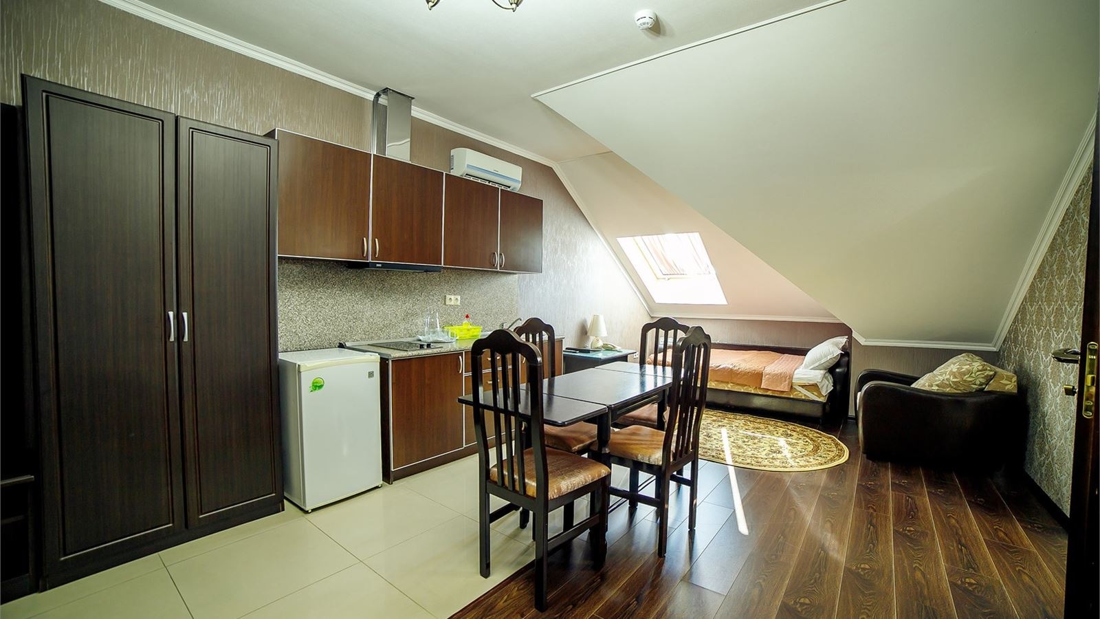 rooms-апартамент-мансардный-этаж