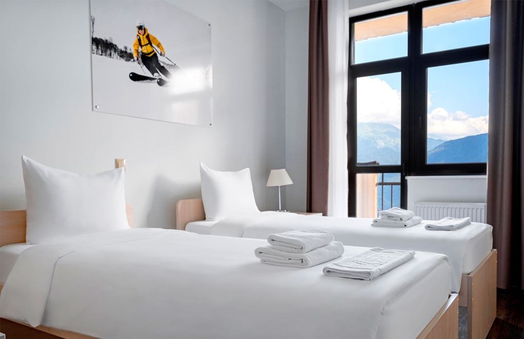 rooms-3-balcony-for-company