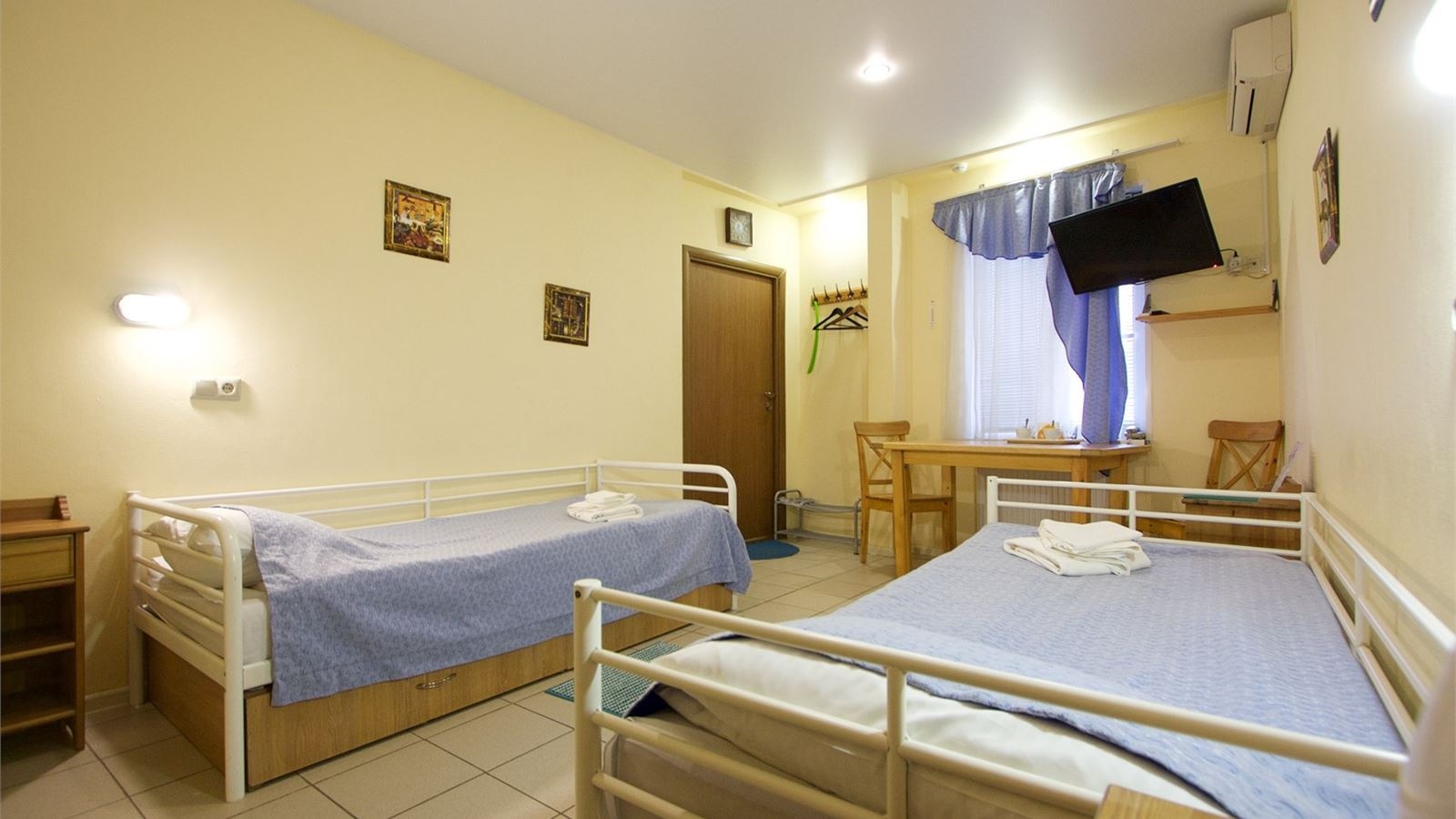 rooms-economy-twin