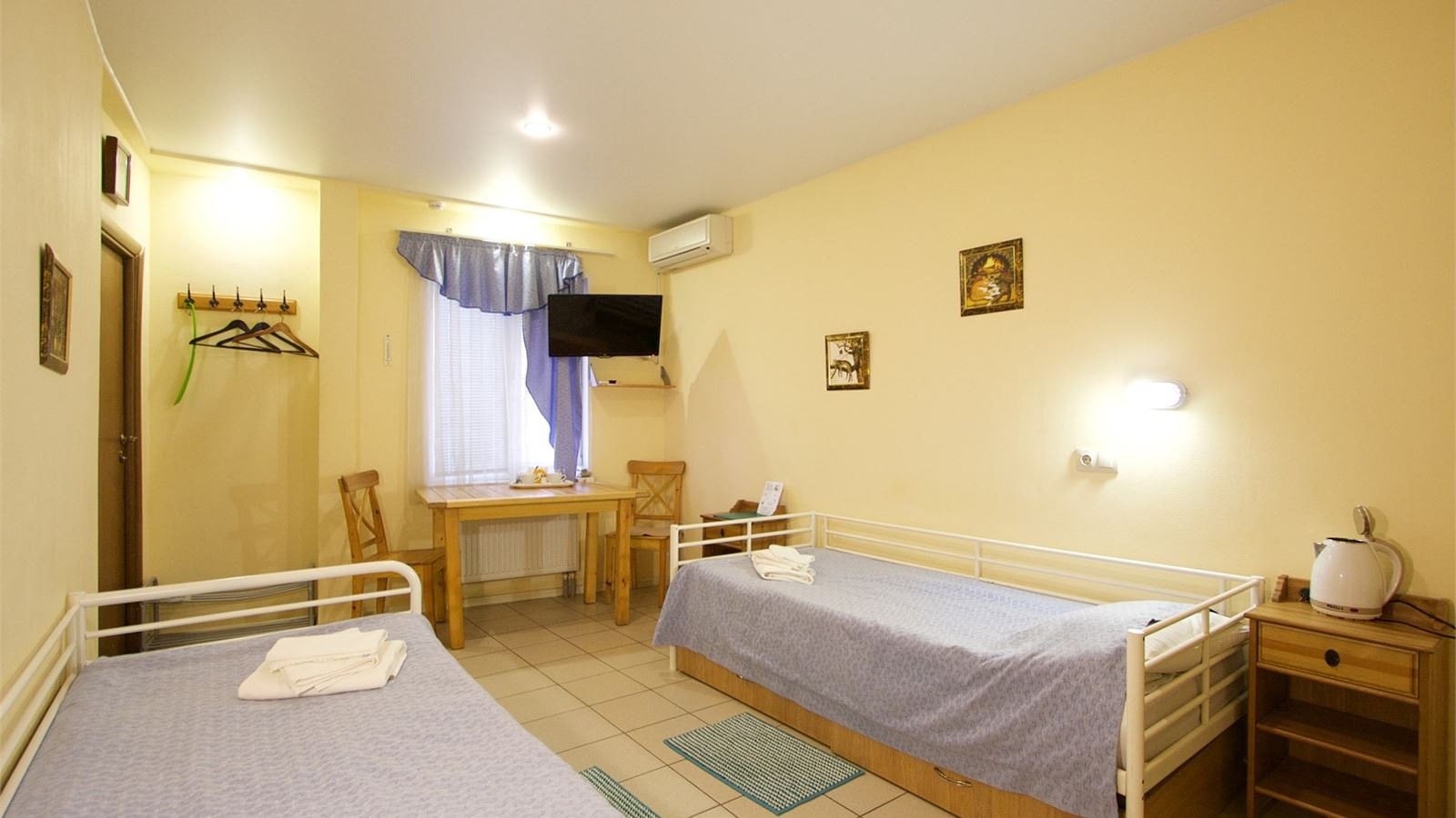 rooms-economy-twin