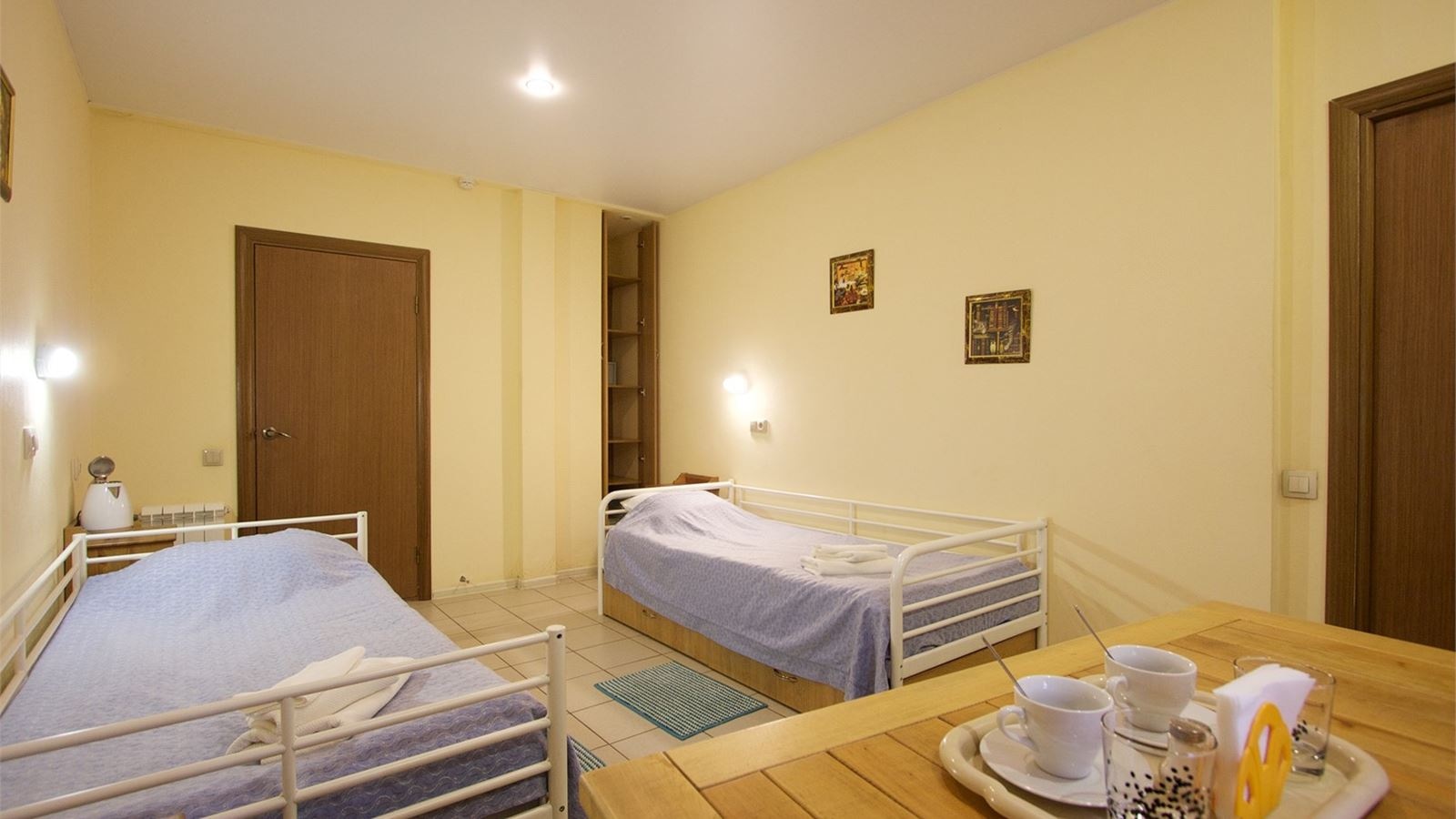 rooms-economy-twin