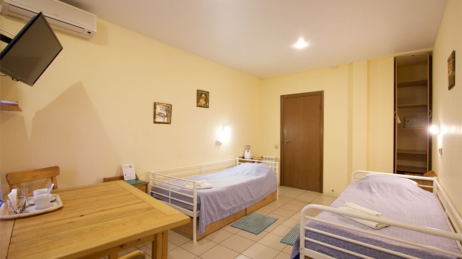 rooms-economy-twin