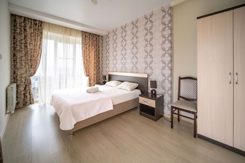 rooms-luxe-with-balcony