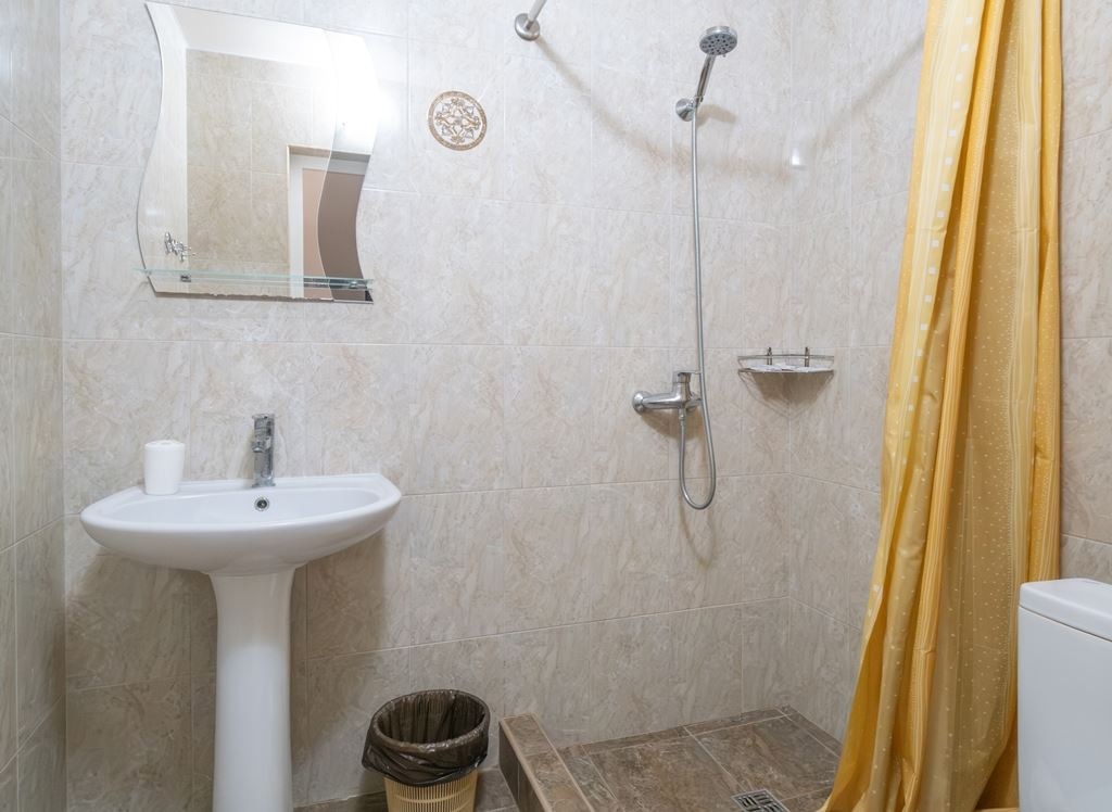 rooms-luxe-with-balcony