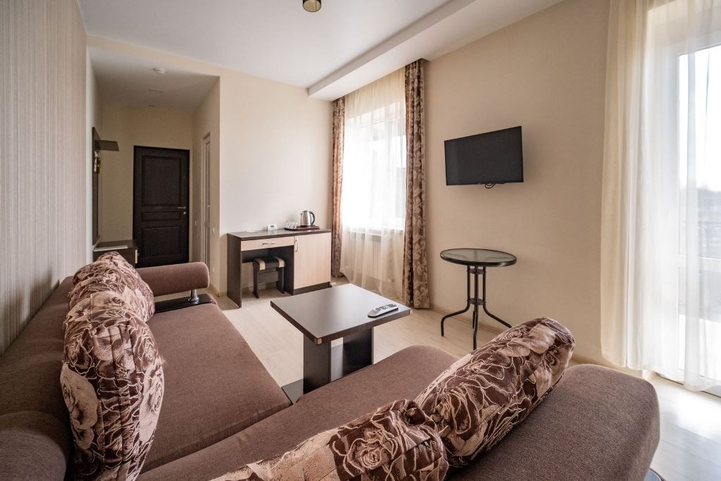 rooms-luxe-with-balcony