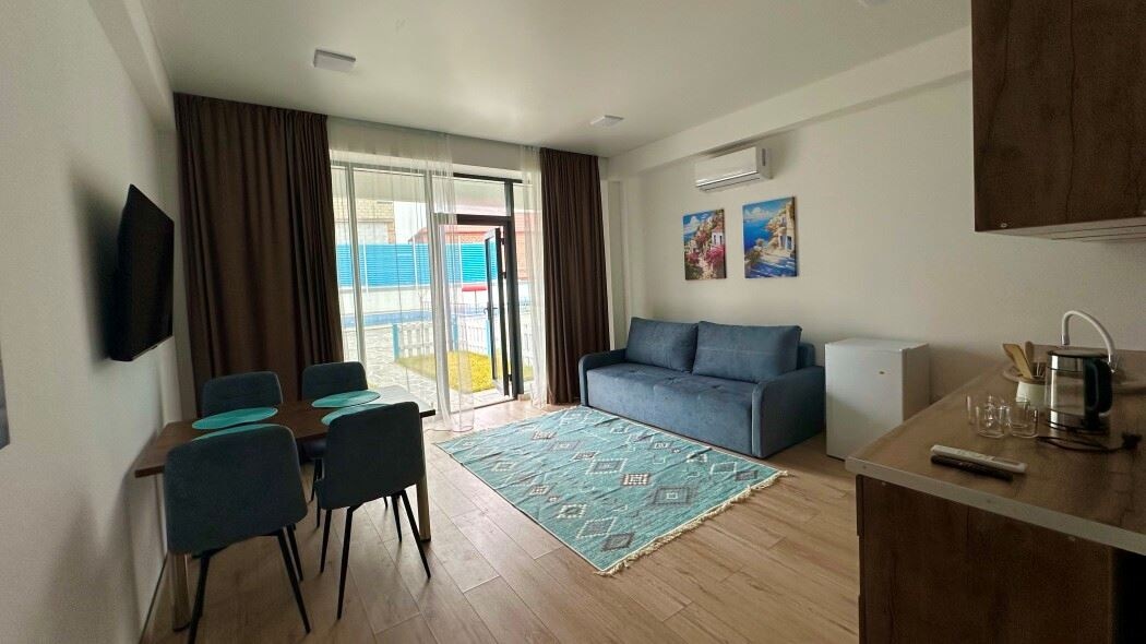 rooms-апартаменты-полулюкс-с-патио-и-видом-на-бассейн