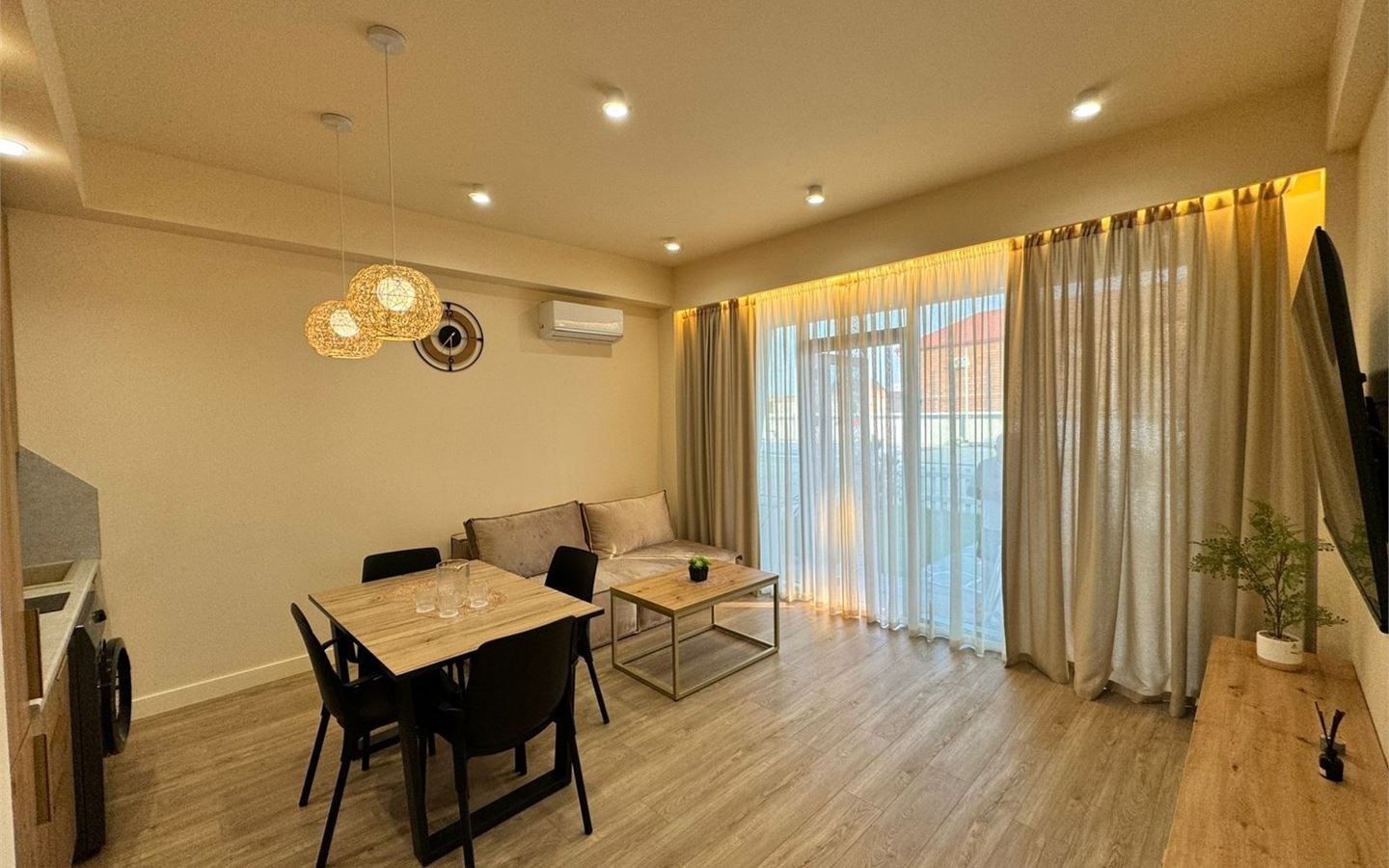 rooms-семейные-апартаменты-premium-с-видом-на-бассейн