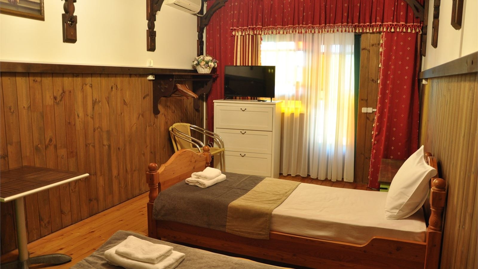 rooms-3местный-1комнатный-номер-с-2спальной-кроватью-и-1спальной-кроватью