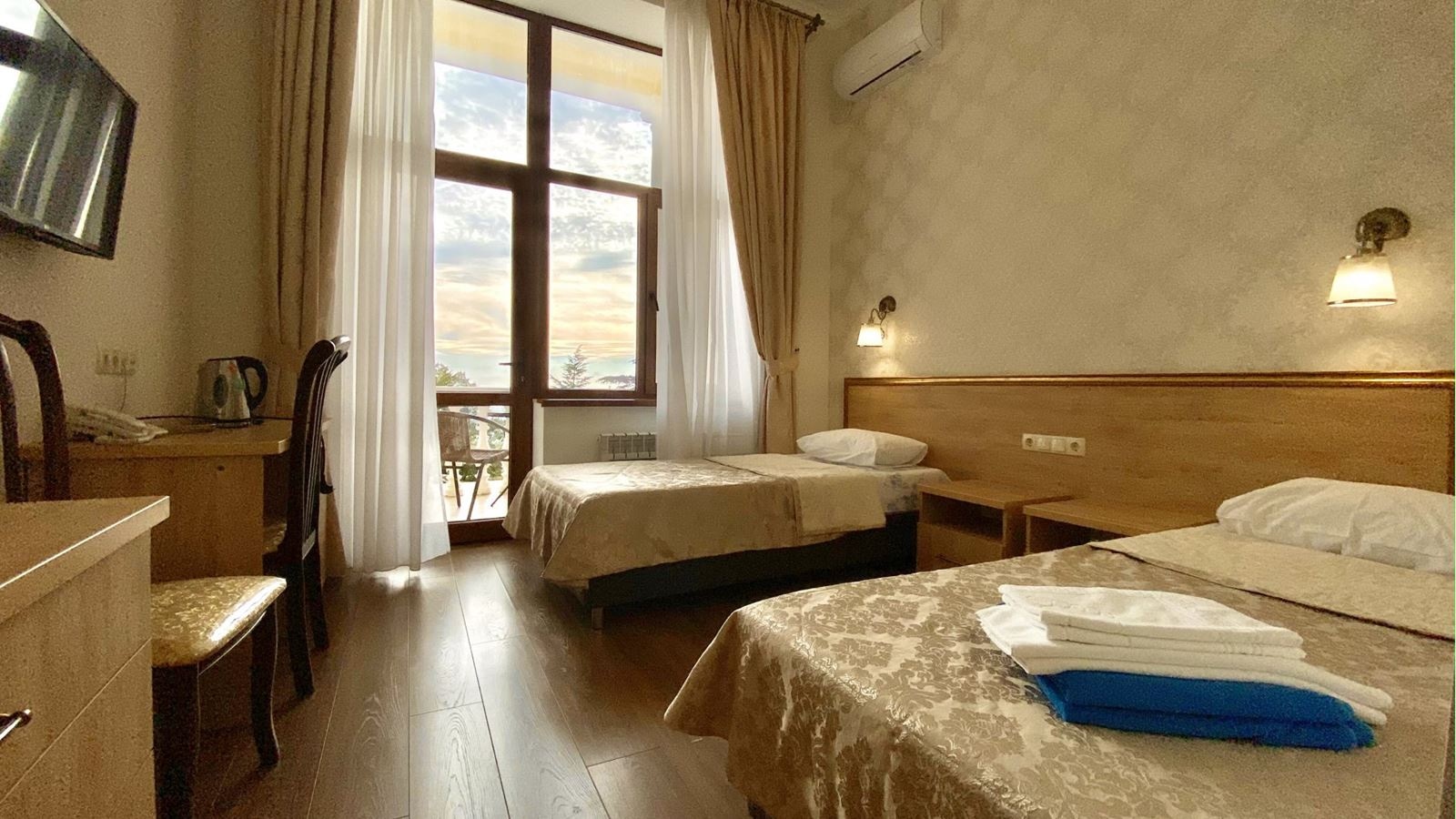 rooms-2-местный-стандарт-с-балконом-корпуса-№1