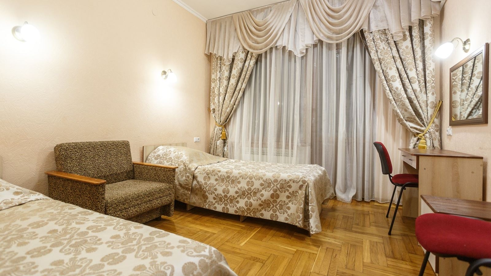 rooms-2-местный-стандарт-горы-с-балконом-корпус-№4