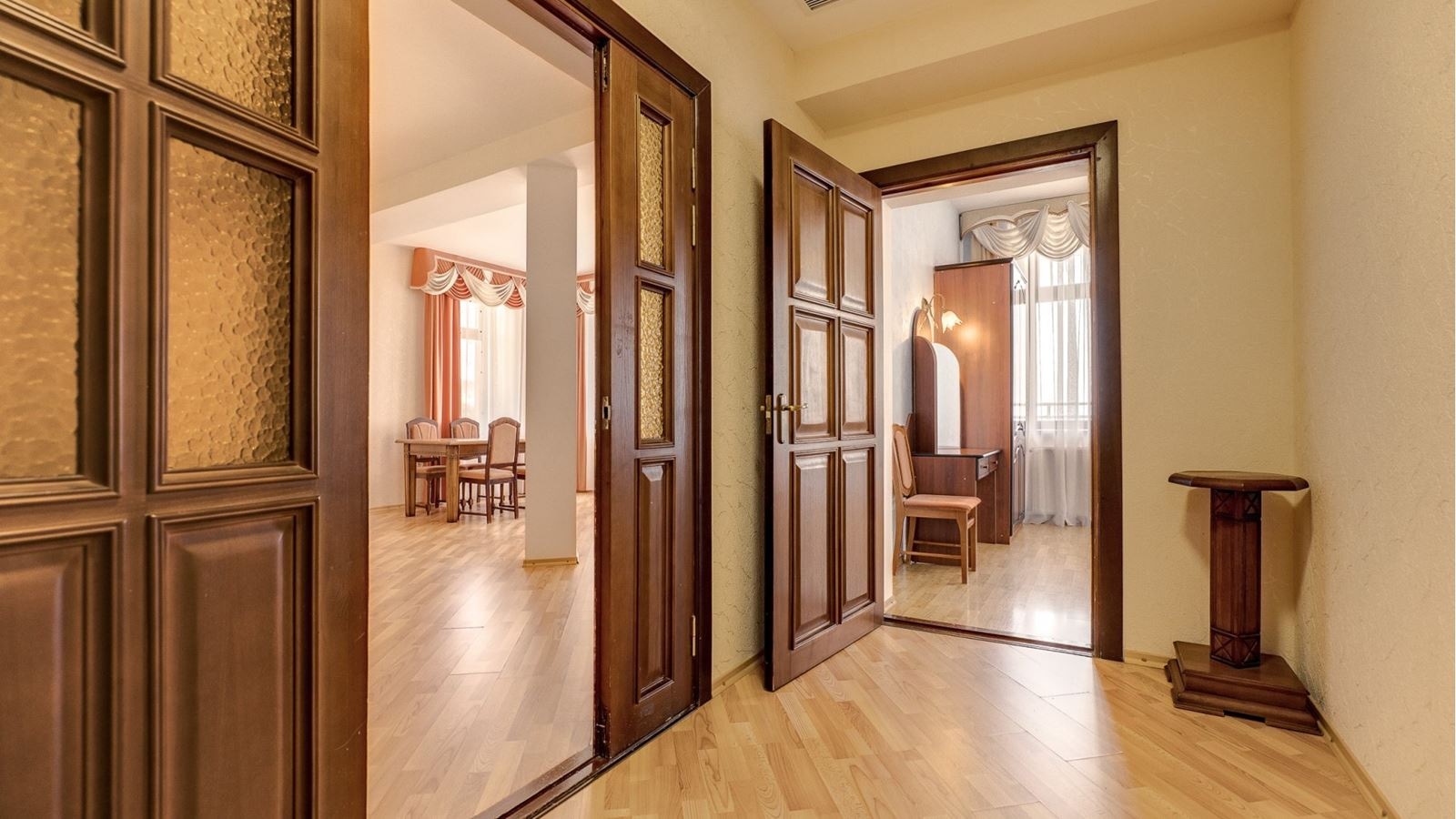 rooms-2-местный-3-комнатный-джуниор-сюит-корпус-№5