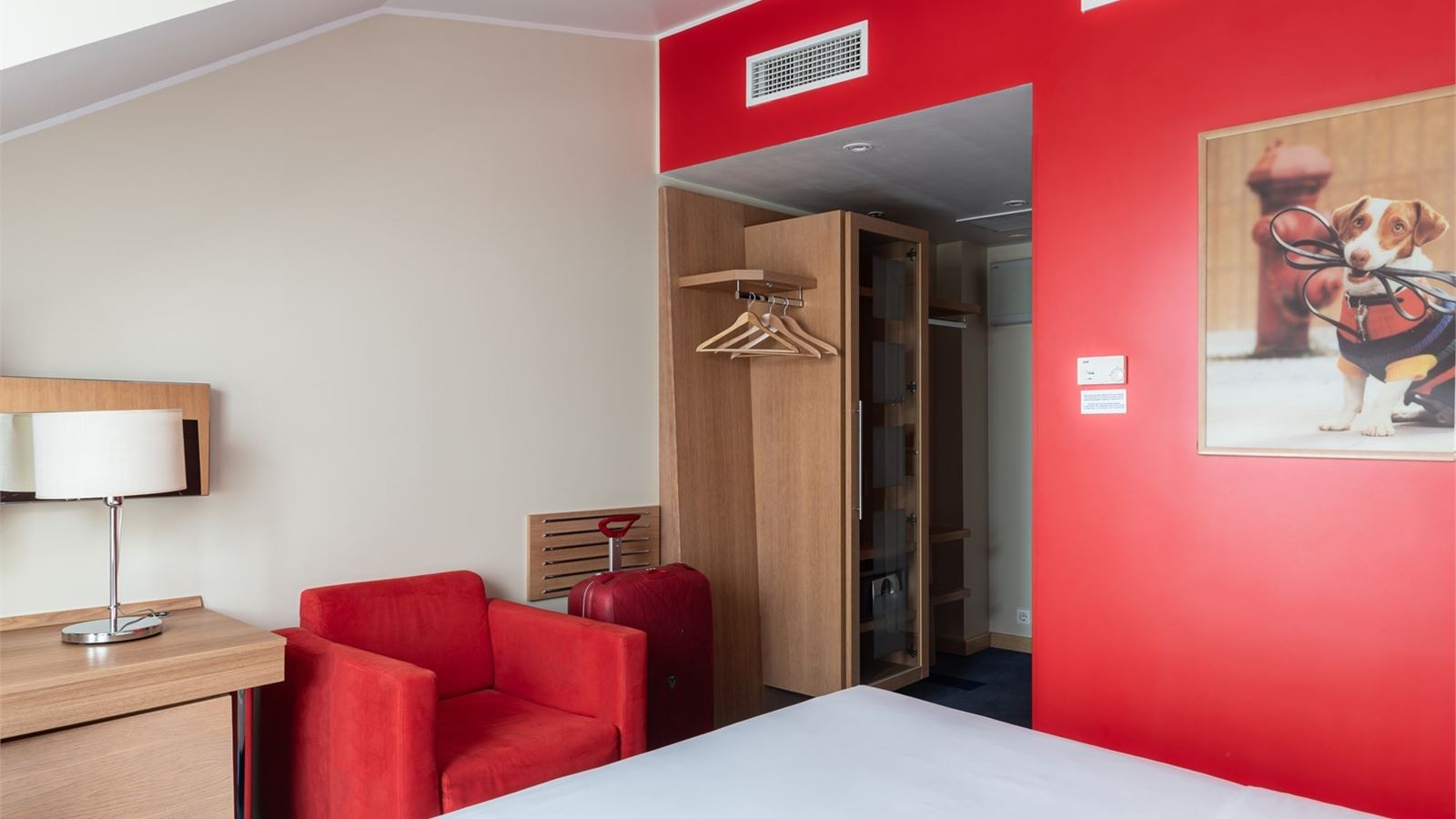 rooms-номер-стандарт-с-одной-двуспальной-кроватью-с-двумя-односпальными