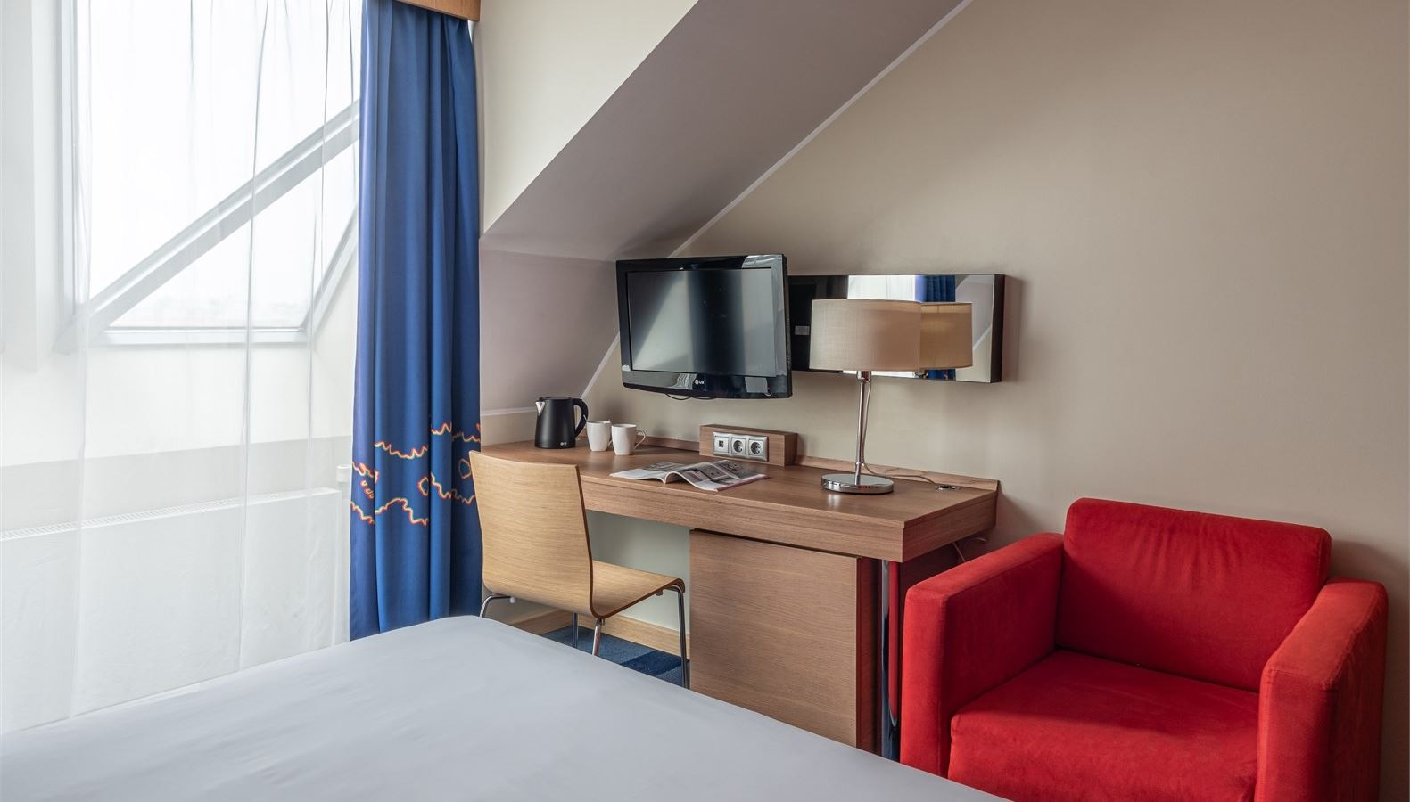 rooms-номер-стандарт-с-одной-двуспальной-кроватью-с-двумя-односпальными