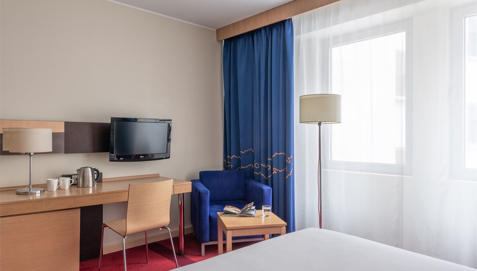 rooms-номер-улучshенный-с-двумя-односпальнымис-одной-двуспальной