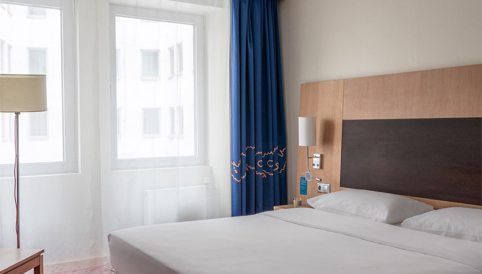 rooms-номер-улучshенный-с-двумя-односпальнымис-одной-двуспальной