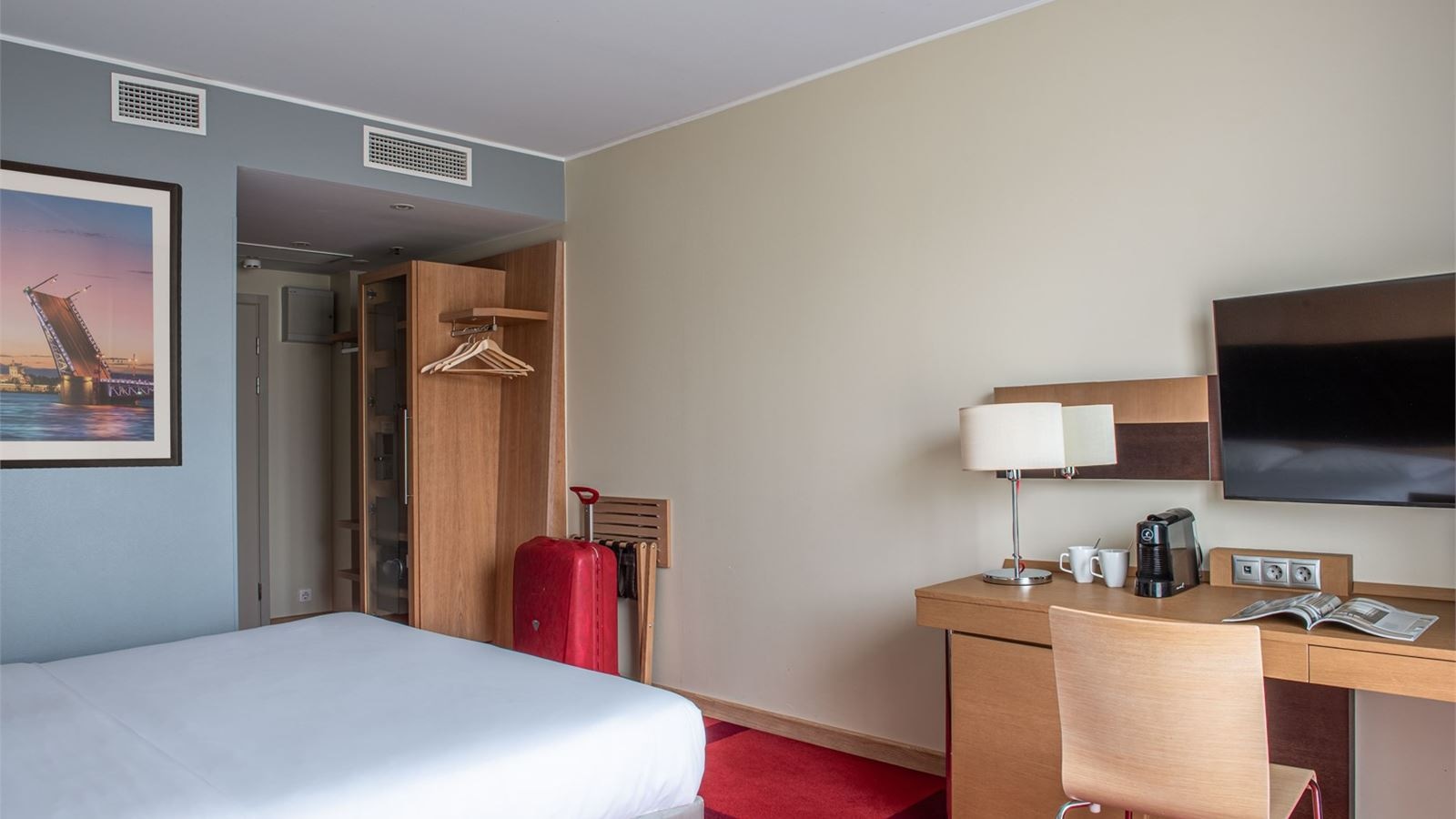 rooms-номер-улучshенный-с-двумя-односпальнымис-одной-двуспальной