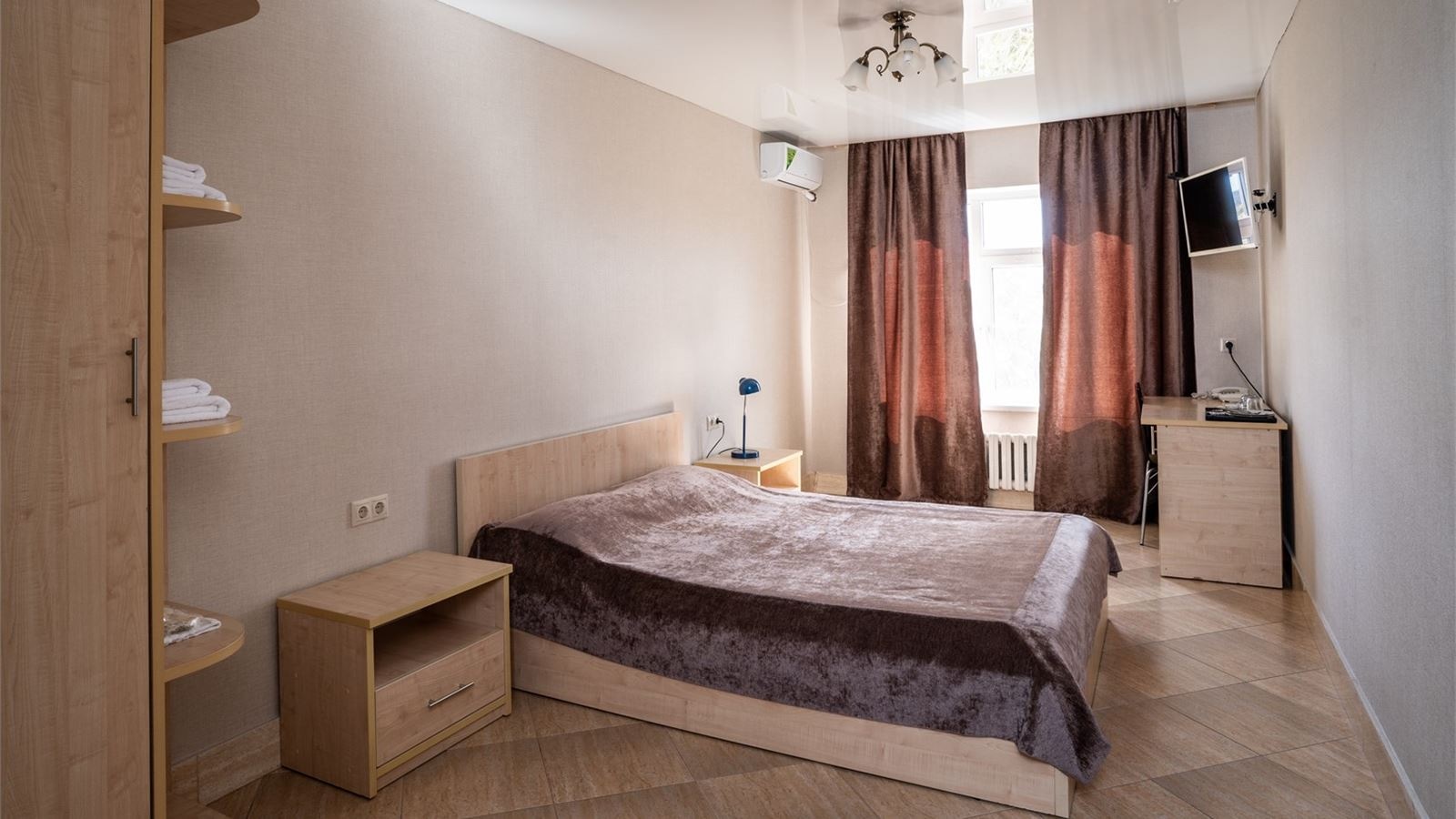 rooms-семейный-стандарт-с-кроватью-queeensize-общая-площадь-24-квм