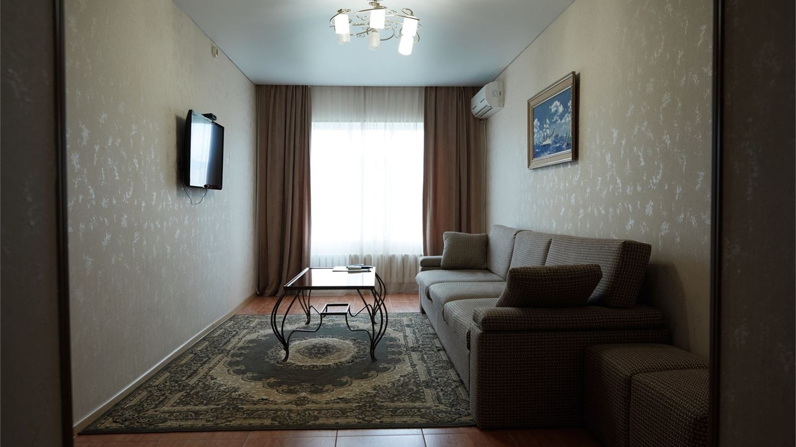 rooms-двухкомнатный-супериор-с-тремя-односпальными-кроватями-и-миникухней-общая-площадь-48-квм