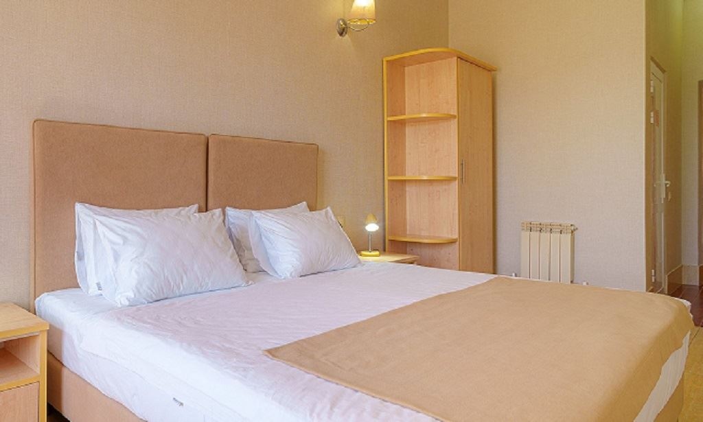 rooms-семейный-стандарт-с-двуспальной-кроватью-общая-площадь-24-квм