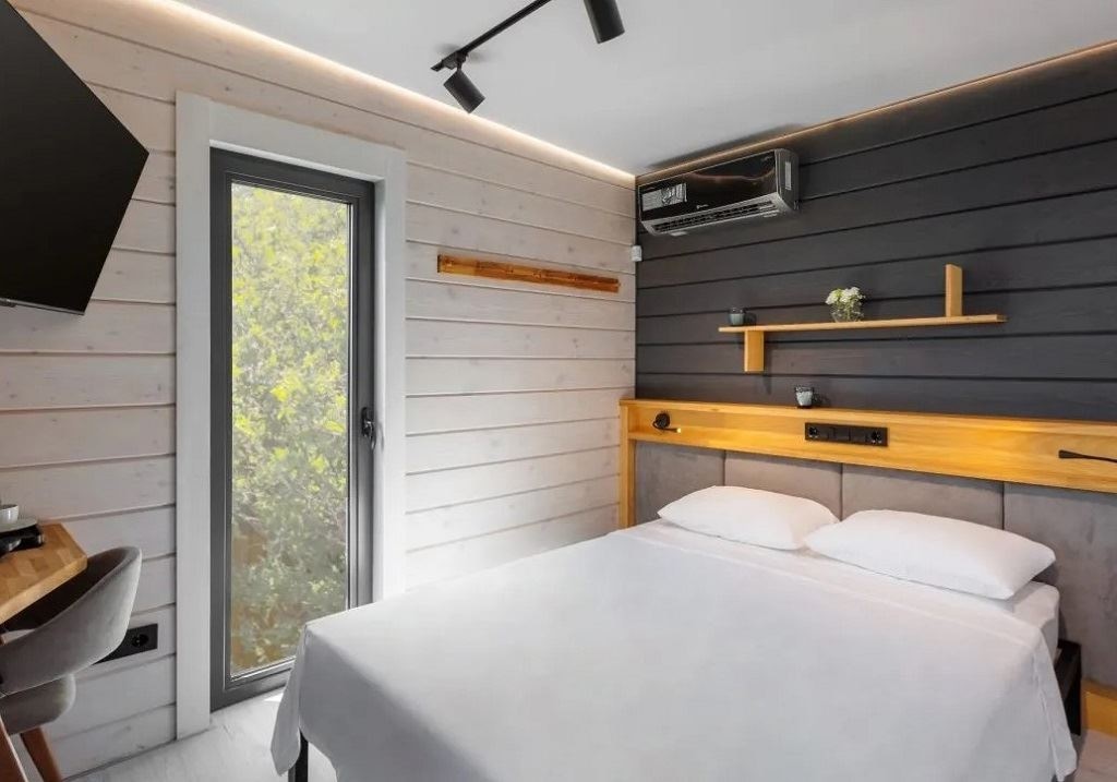 rooms-экодом-с-террасой-и-двуспальной-кроватью-17-квм