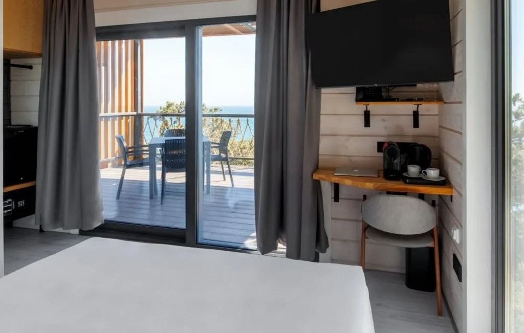 rooms-экодом-с-террасой-и-двуспальной-кроватью-17-квм