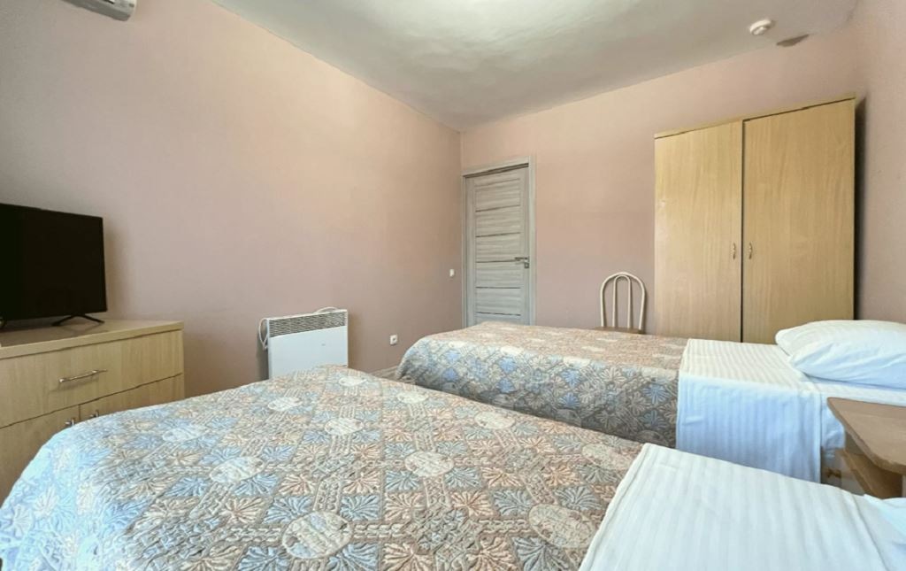 rooms-семейныйчетырехместный-улучshенныйвторая-категория-стандарт-двухкомнатный-с-балконом-общая-площадь-40-квм