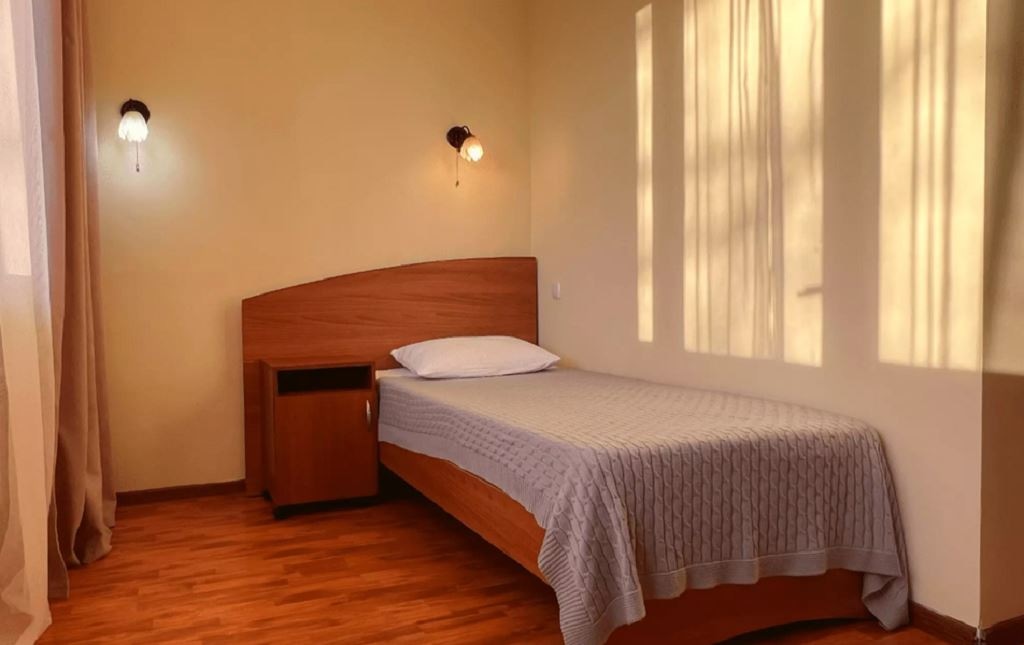 rooms-комфортодноместныйпервая-категория-стандарт-однокомнатный-с-балконом-и-видом-на-море-общая-площадь-15-квм