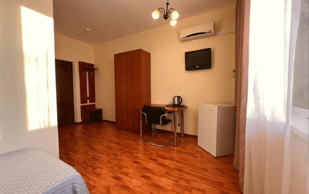 rooms-комфортодноместныйпервая-категория-стандарт-однокомнатный-с-балконом-и-видом-на-море-общая-площадь-15-квм