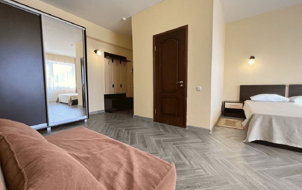 rooms-комфортдвухместный-улучshенныйпервая-категория-стандарт-однокомнатный-с-балконом-и-видом-на-море-общая-площадь-26-квм