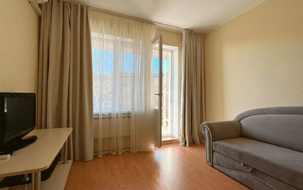 rooms-апартаментыдвухместныйпервая-категория-стандарт-двухкомнатный-с-отдельной-спальней-и-балконом-общая-площадь-45-квм