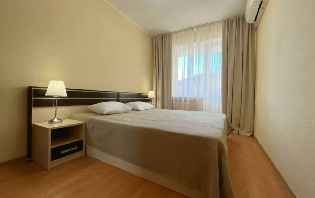 rooms-апартаментыдвухместныйпервая-категория-стандарт-двухкомнатный-с-отдельной-спальней-и-балконом-общая-площадь-45-квм