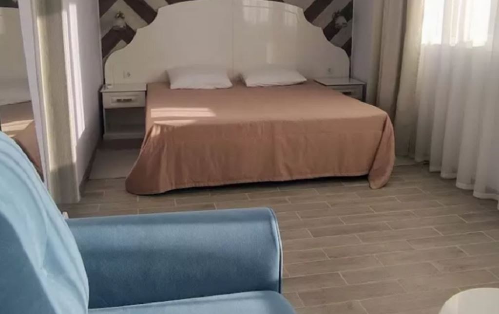 rooms-апартаментыдвухместный-делюкспервая-категория-стандарт-двухкомнатный-с-отдельной-спальней-и-балконом-кухней-общая-площадь-56-квм