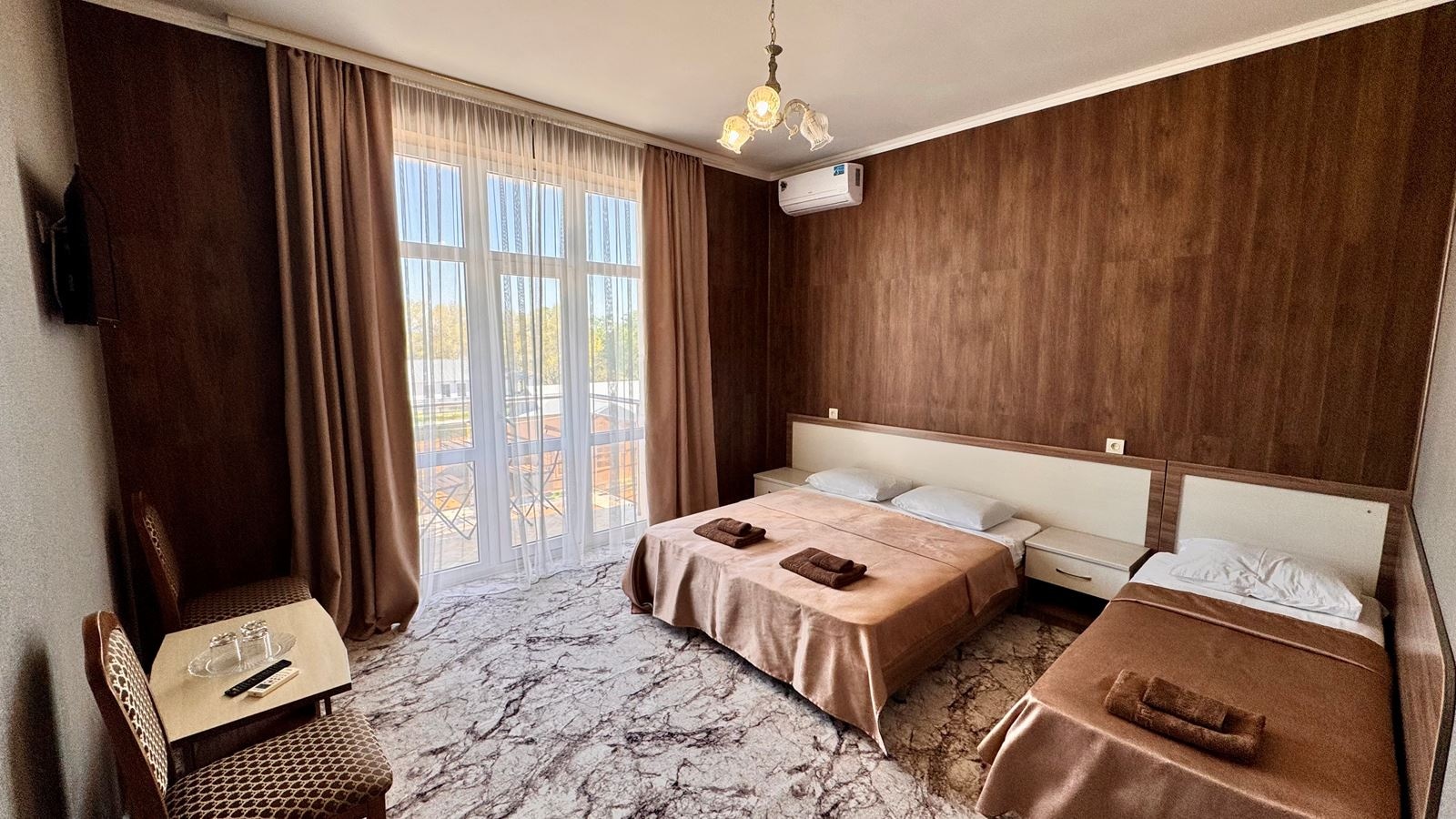 rooms-трехместный-номер-стандарт-плюс-с-балконом-общая-площадь--25-квм