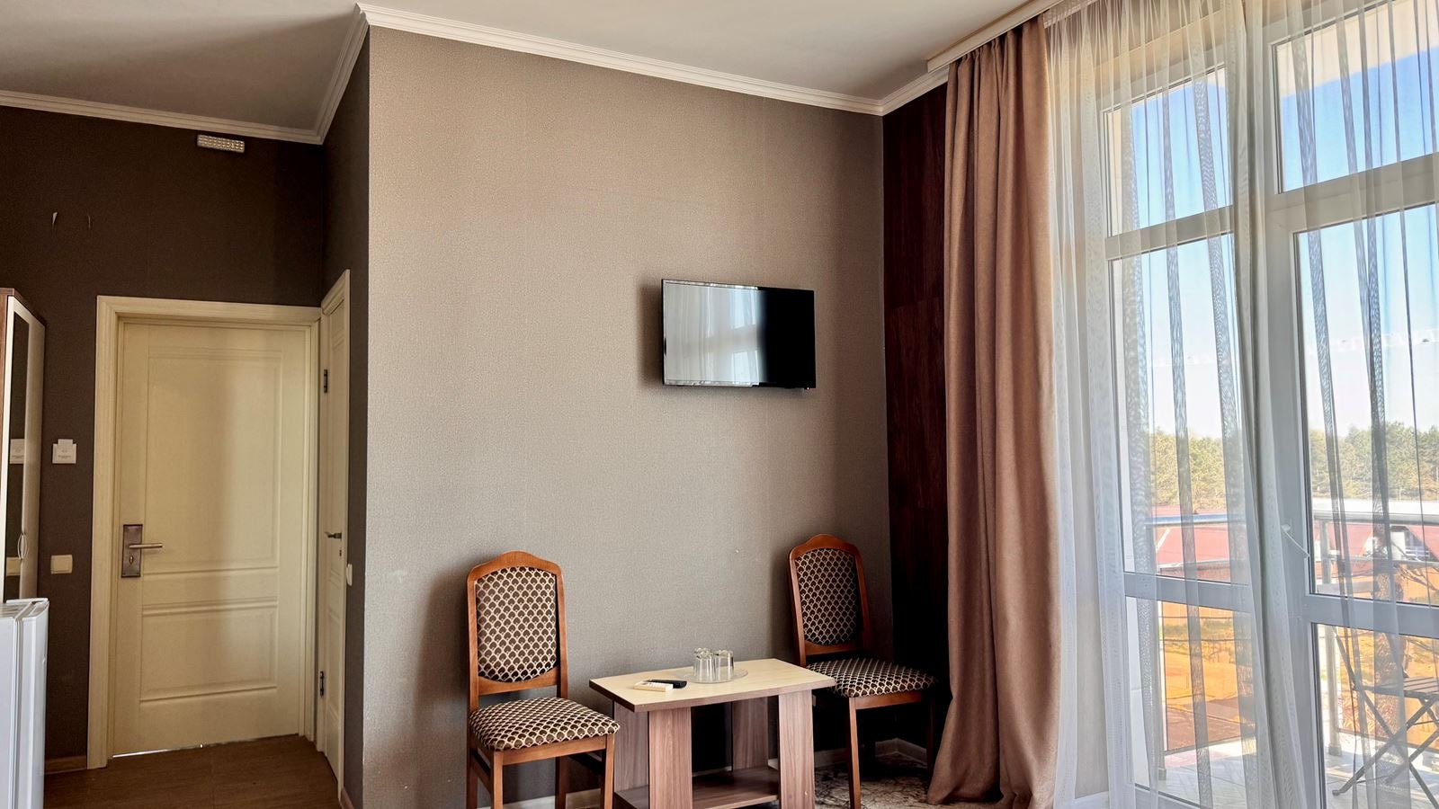 rooms-трехместный-номер-стандарт-плюс-с-балконом-общая-площадь--25-квм