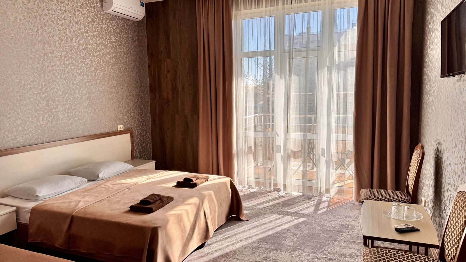 rooms-трёхместный-номер-стандарт-с-балконом-общая-площадь--25-квм