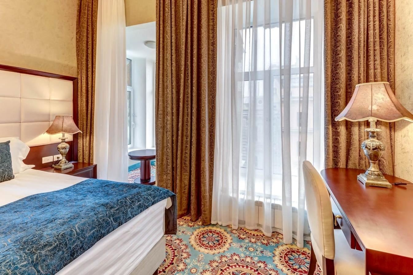 rooms-deluxe-suite-with-bay-window-dbltwn