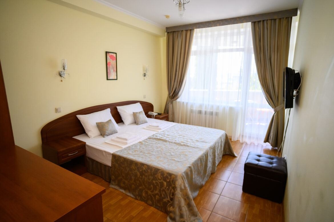 rooms-2мест-стандарт-c-балконом-гк