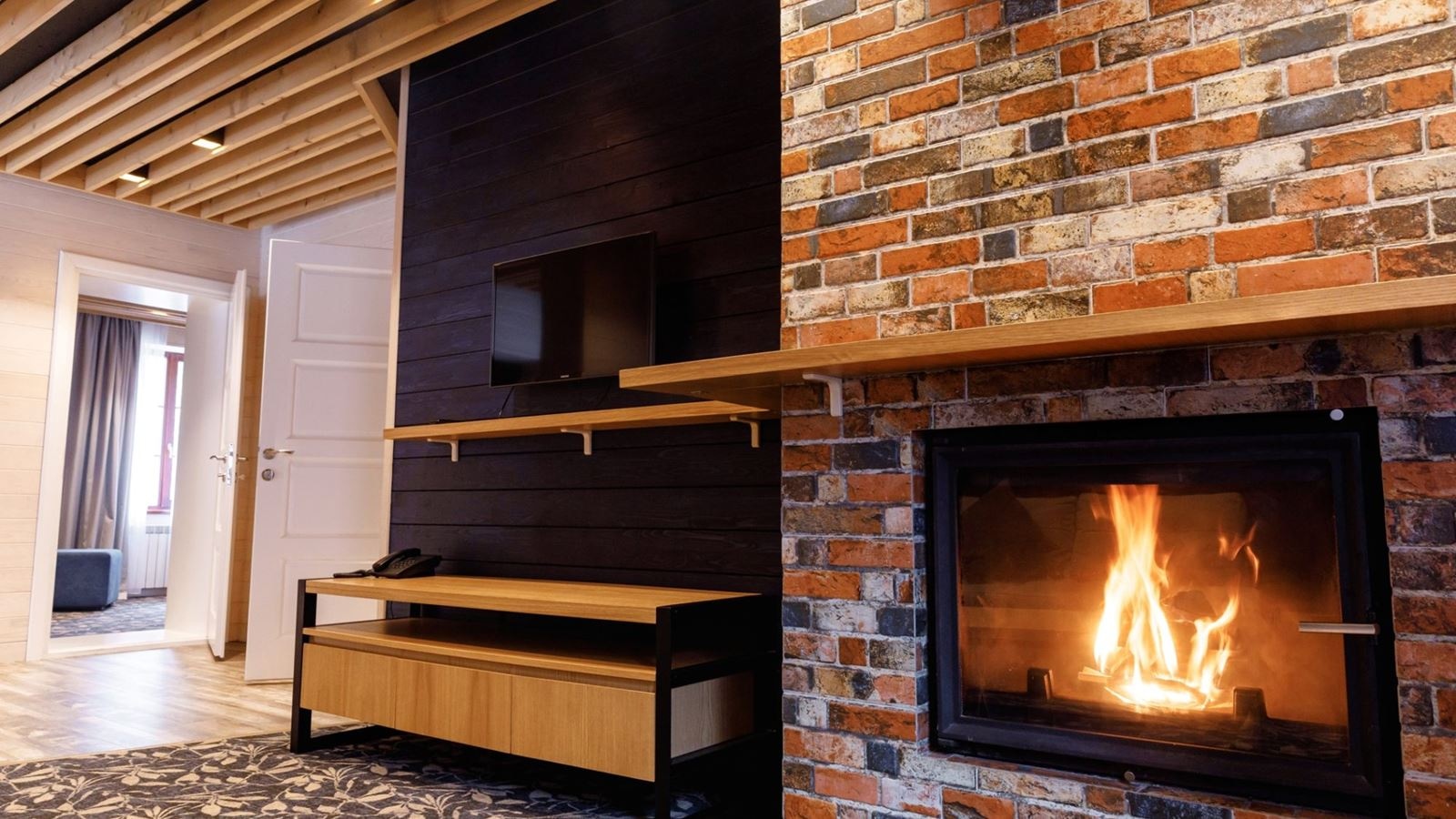 rooms-сімейний-люкс-з-каміном