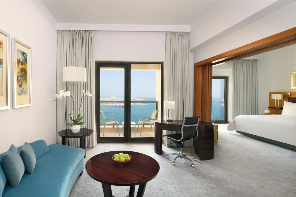 rooms-executive-suite-partial-sea-view-with-balcony