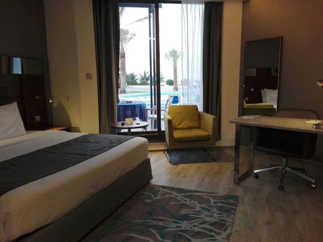 rooms-deluxe-studio-pool-view