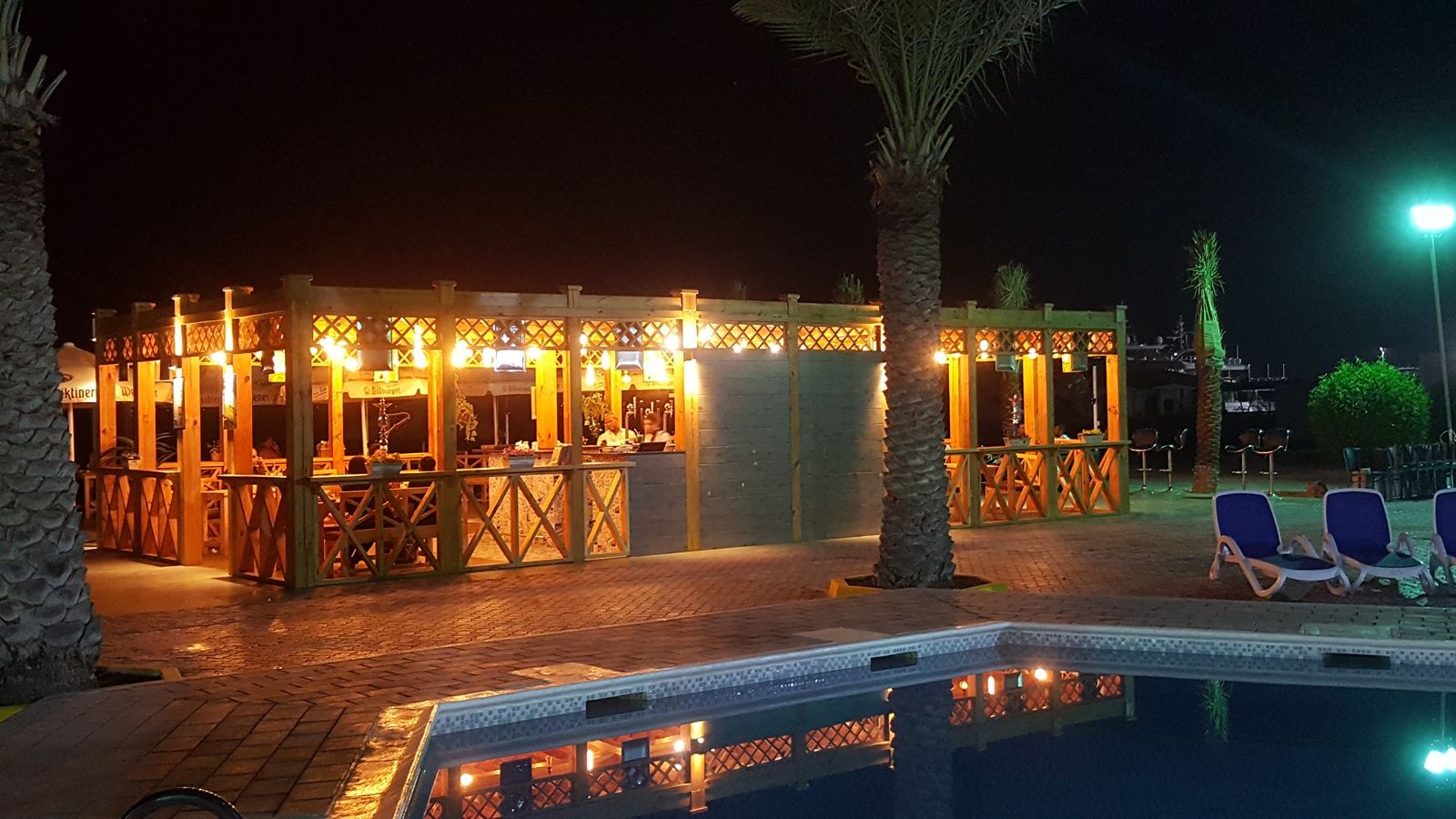 restaurants-biergarten-beach-bar