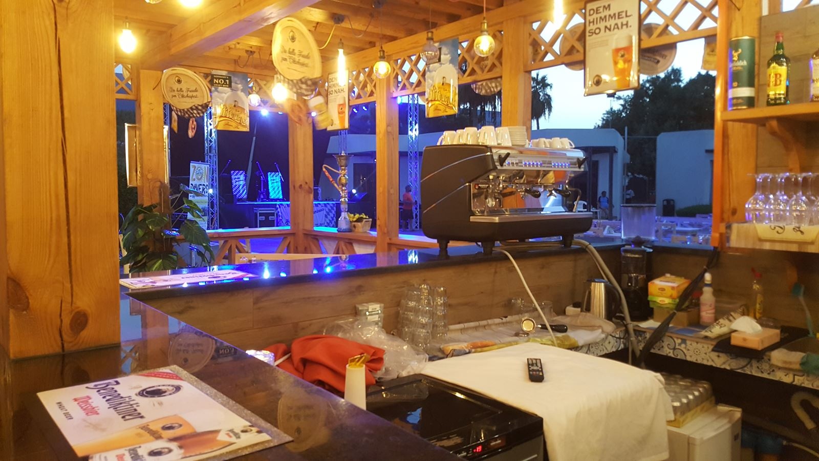 bars-biergarten-beach-bar