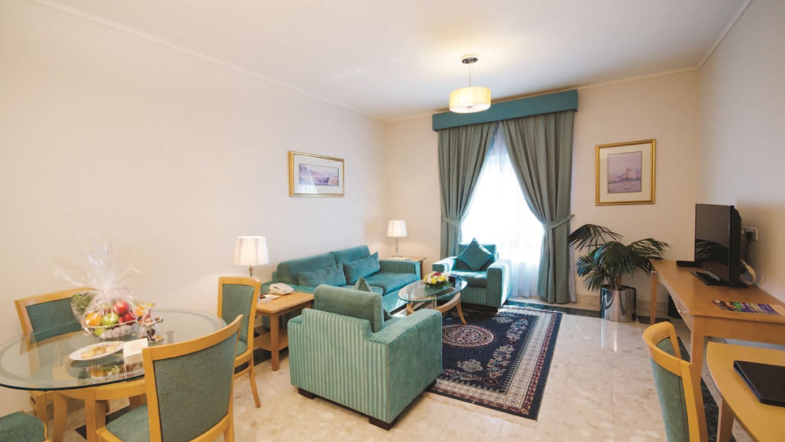 rooms-1-broom-club-suite