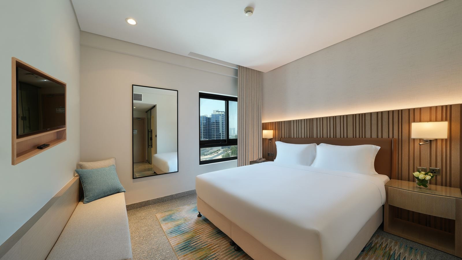 rooms-city-view-room--king-bed