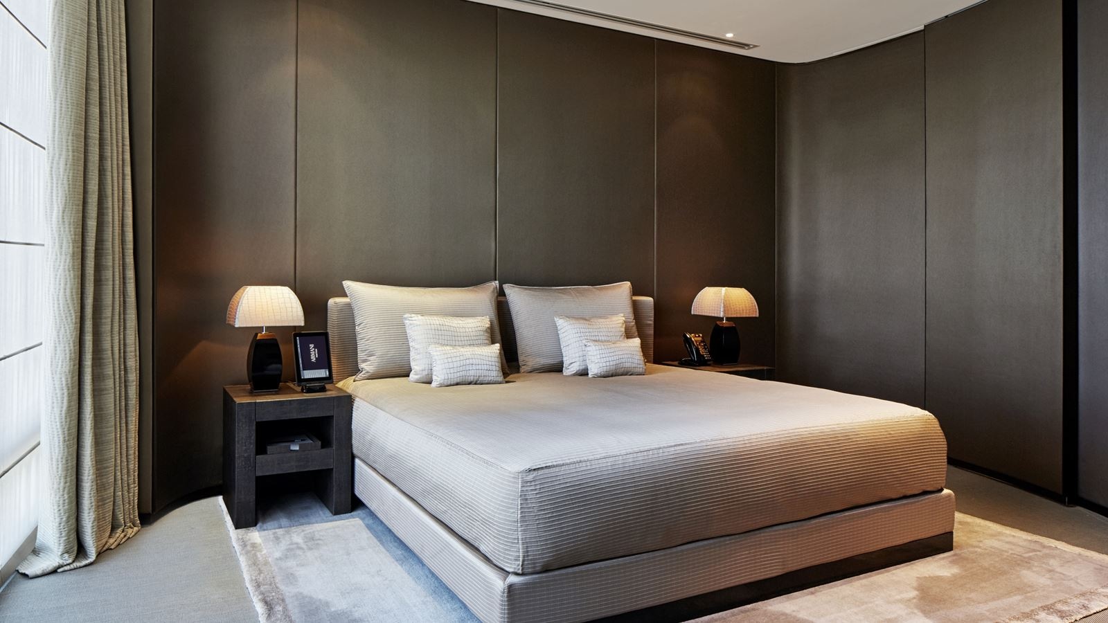rooms-armani-classic-room